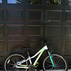 Specialized Myka Mountain Bike 27.5”