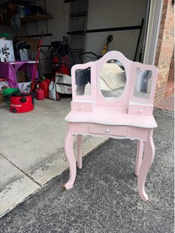 Little girls vanity mirror desk