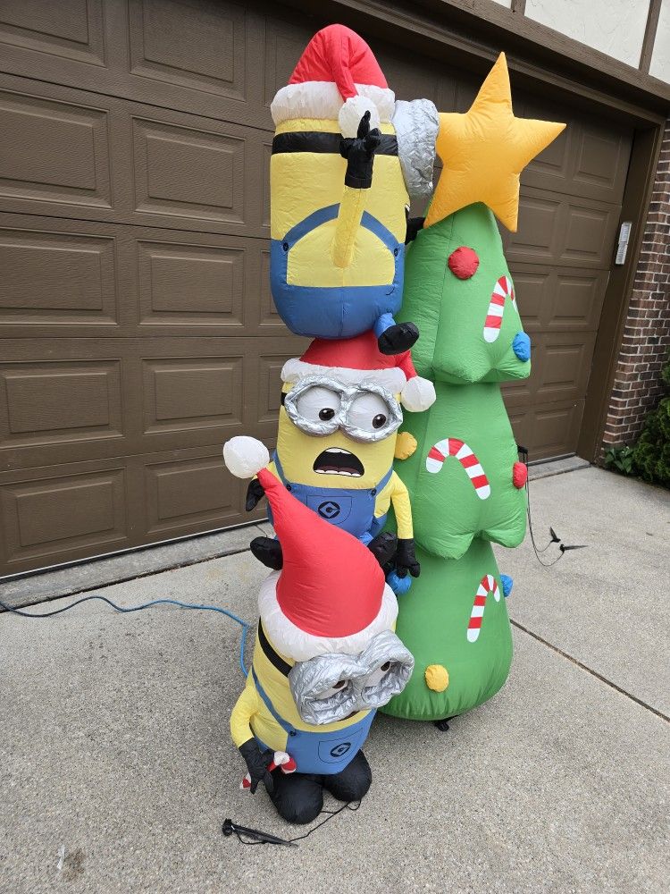 Minions Christmas Tree