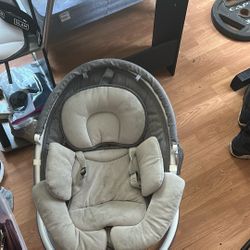 Bassinet And Swing 