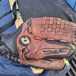 Baseballs Glove Used But Still In Good Condition 