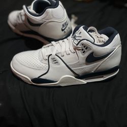 Nike Air Flight (9.5.) Mens