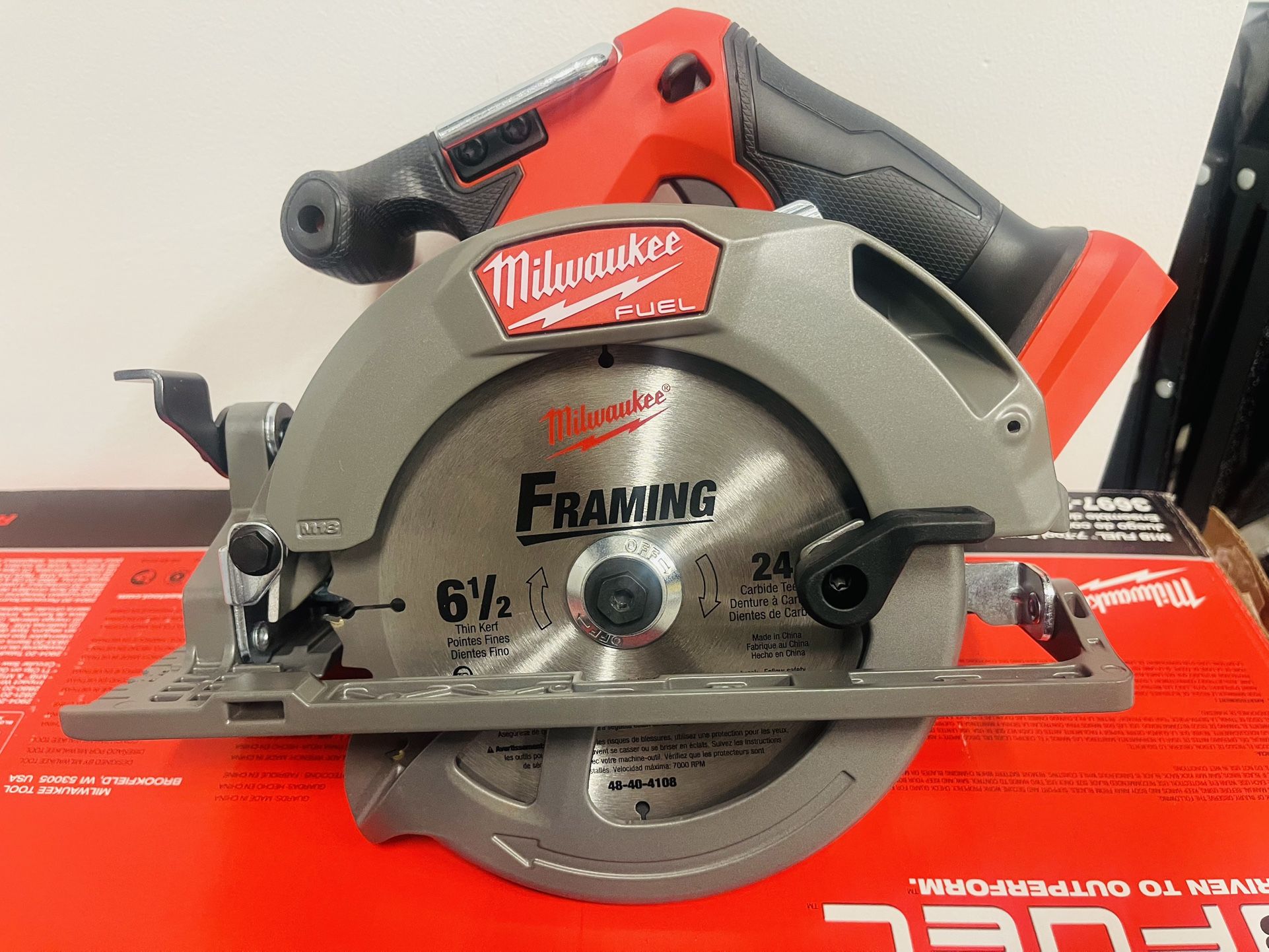 M18 FUEL 18V Lithium-Ion Brushless Cordless 6-1/2 in. Circular Saw (Tool-Only)