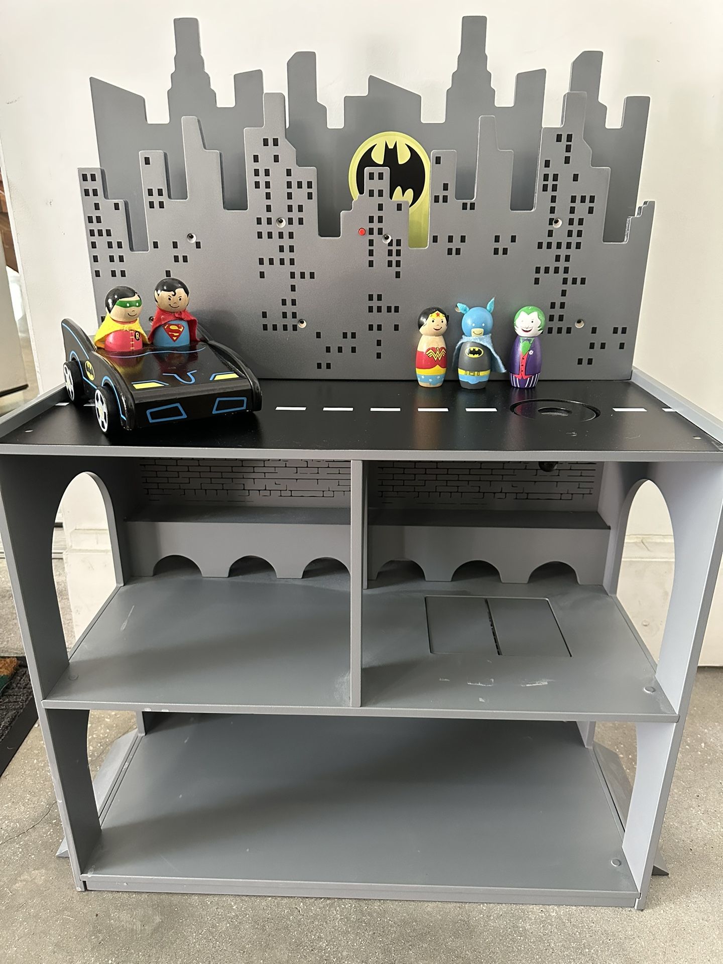 Pottery Barn Gotham City Play House W/ Accessories
