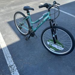 New- Barely Used  Bike With Bike Lock & Both Keys 