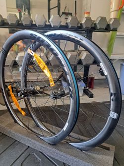 Reynolds AR41 Carbon Disc Wheelset - 700c - Centerlock - Unridden Take-Offs