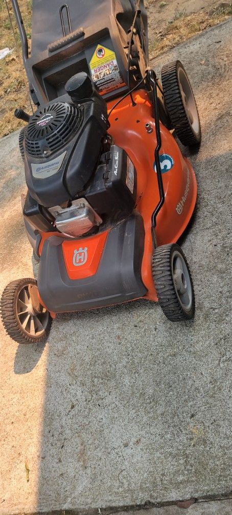Husqvarna 22 Honda Gcv160 Self Propelled Lan Mower W Outowalk for Sale in Tualatin OR OfferUp