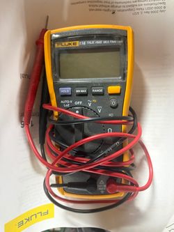 Fluke 116 True RMS Multimeter with Test Leads