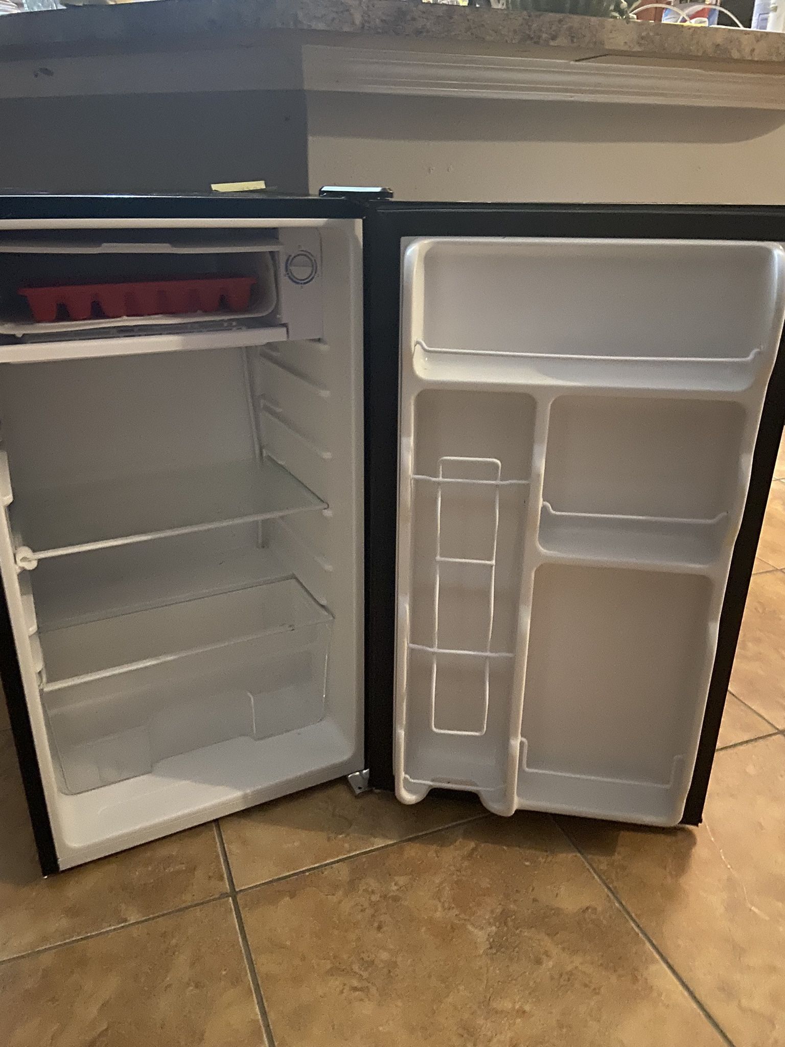 Upstreman Mini refrigerador de 3.2 pies cúbicos con congelador, mini  refrigerador de una sola puerta, termostato ajustable, mini refrigerador  para