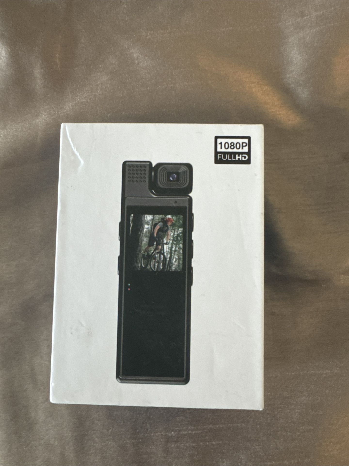 【Body Camera】Tkiplay body mounted video camera has two main functions; video recording and photo taking. In addition, the small body c