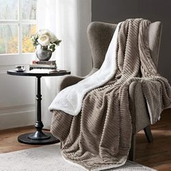 Sherpa Blanket 50" x 60" Faux Fur Throw Blanket