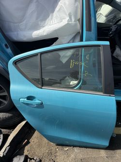 2017 Toyota Prius C Right Rear Door $275
