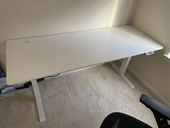 White Electric Adjustable Standing Desk