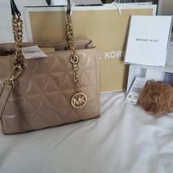 Michael Kors Purse w/ fur Keychain 