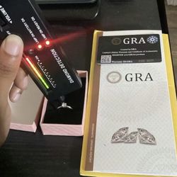 Moissanite 2CT Stud Engagement Ring