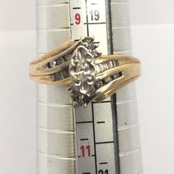14K Gold Ring With Clear Stones 