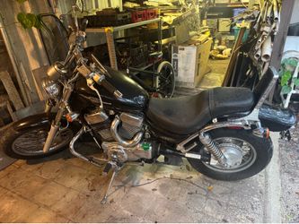 2005 Suzuki Boulevard S83