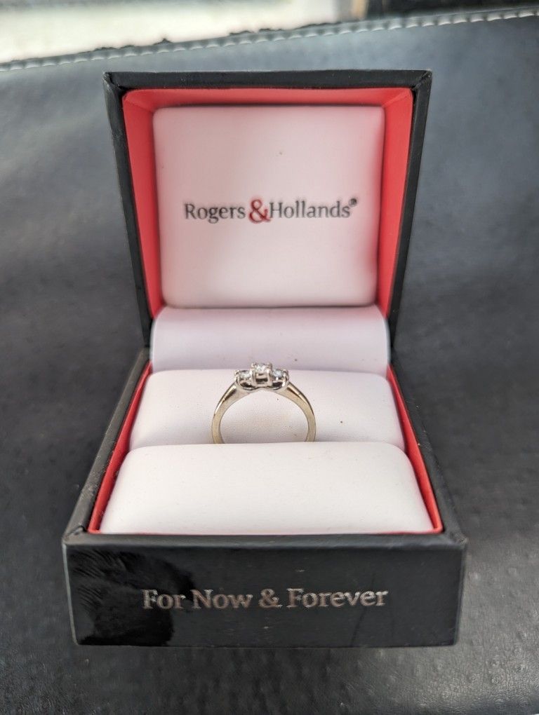 14k White Gold And Diamond Ring 