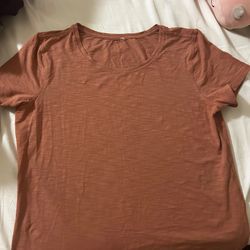 Lululemon Scoop Tshirt Size 6