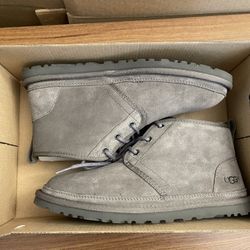 9 size. UGG Men's Neumel Classic Fur Lined Suede Lace Up Chukka Boots Charcoal Color