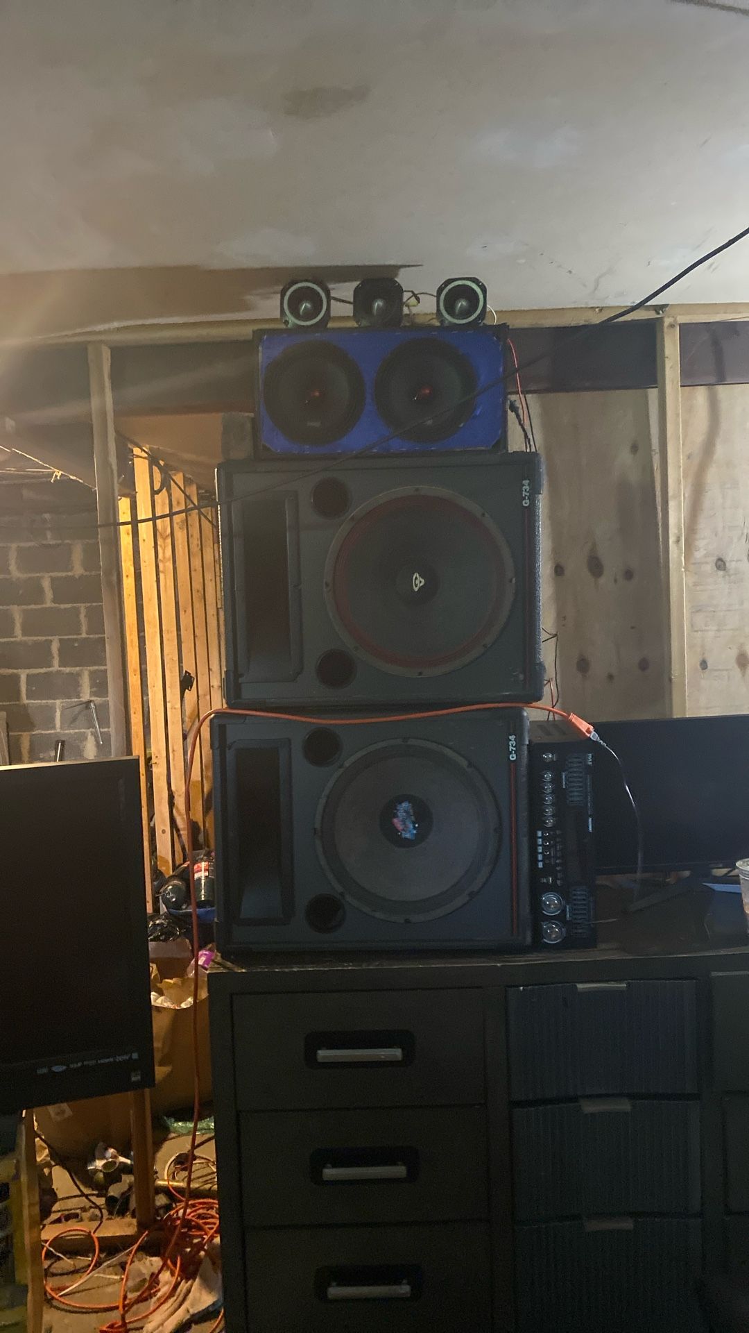 1 Cerwin Vega 1 Bumper 2 Ds18s 3 Tweeters And Receiver.