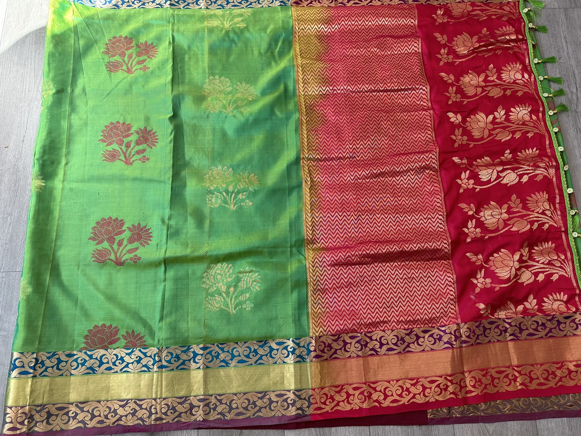 New Never Worn Indian Saree With Blouse Fits 38-40