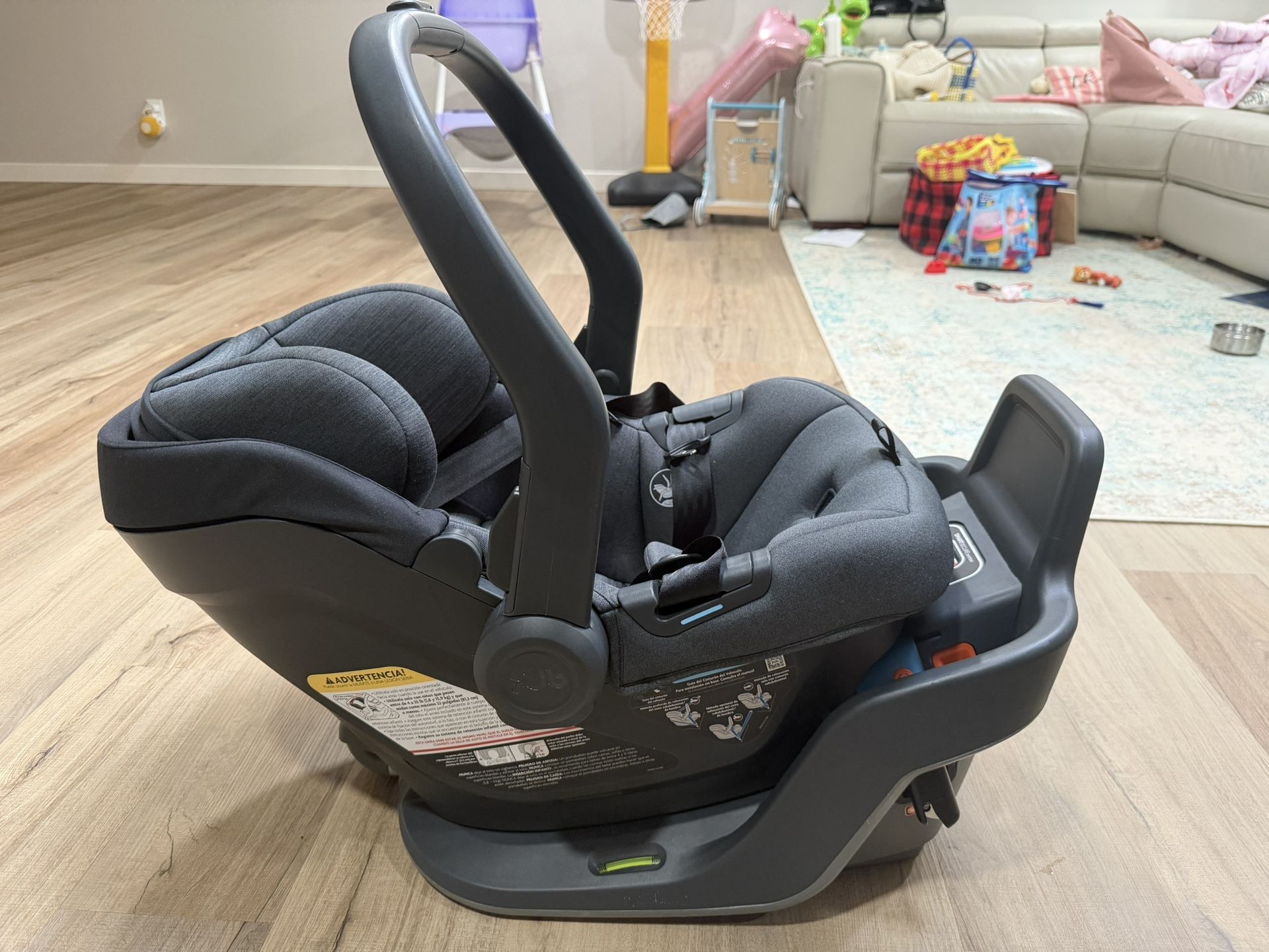 Excellent Condition barely Used Uppababy Mesamax