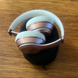 Beats by Dre Solo3 Wireless On-Ear Headphones Rose Gold Headphones And Case &charger 