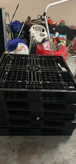 Plastic pallets