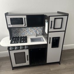 Play Kitchen 