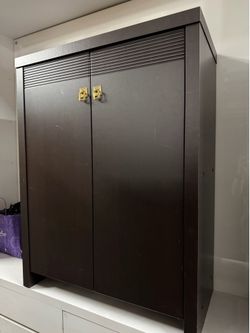 Shoe cabinet