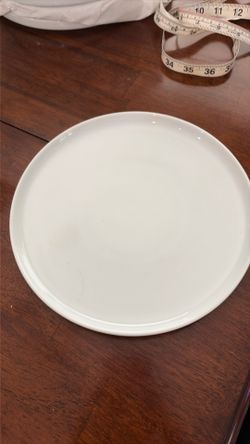 William Sonoma open kitchen 9” plates