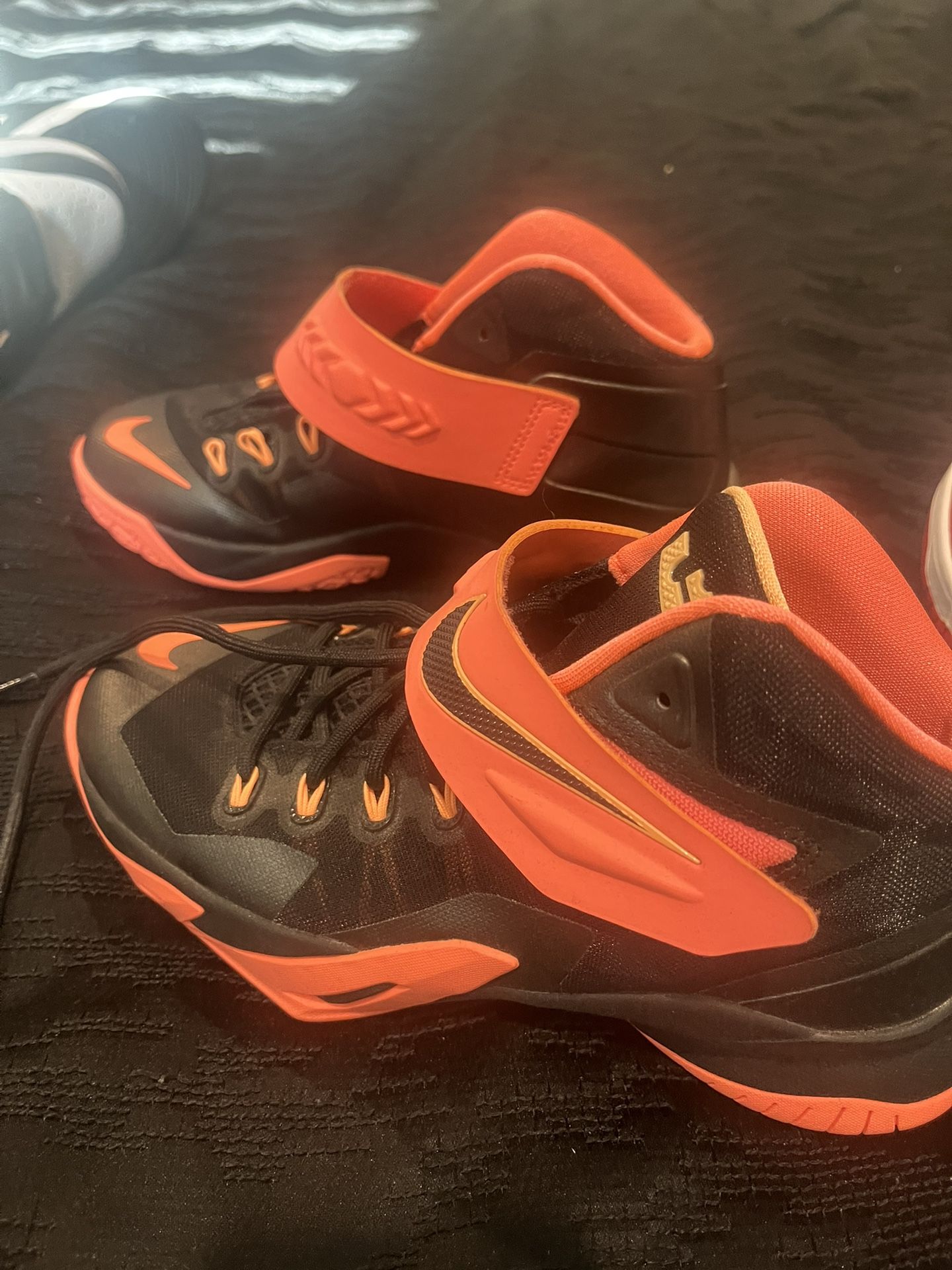 Basketball Shoes (LeBron)