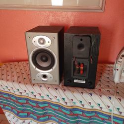 Polk audio Speakers