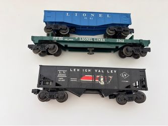 Lot of (3) O gauge Lionel Train Cars