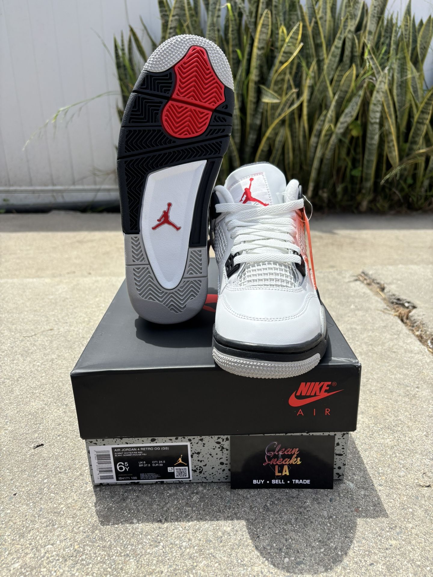 Jordan 4 ‘White Cement’ Size: 6.5 Youth Clothing