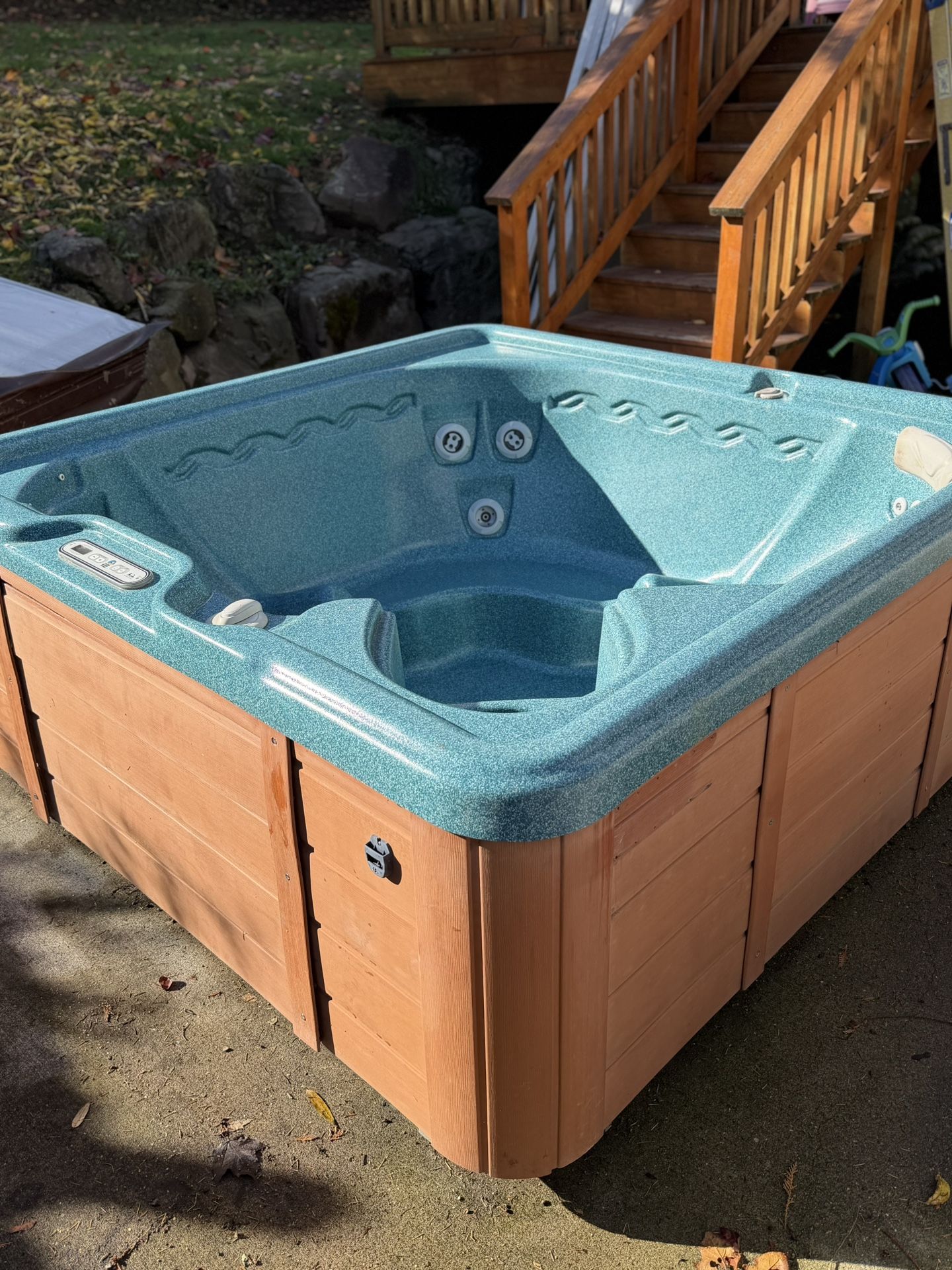6-Person “Tiger River Spa’s” HOT TUB, 110v Plug and Play Jacuzzi, Great Condition!