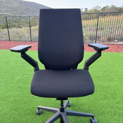 Steelcase Gesture Multi Functions Ergonomic Office Chair / Gaming Chair