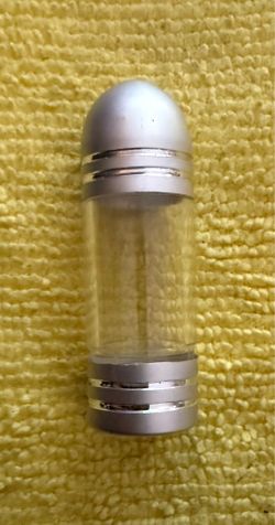 clear plastic capsule container