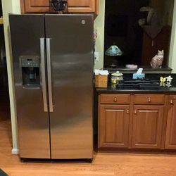 GE 21.8 Cu Ft Side By Side Refrigerator In Fingerprint Resistant Stainless Steel, Counter Depth 