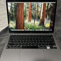 2020 MacBook Air (M1, 13.3″) — 8 GB RAM, 256 GB SSD — works fine, one key missing