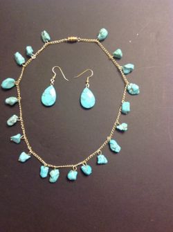 Turquoise stone necklace with earrings