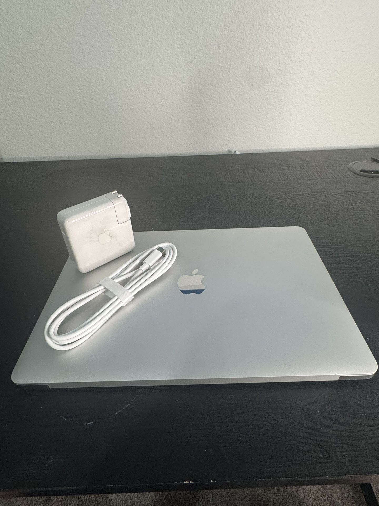 MacBook Air M1 13” – 256GB SSD, 8GB RAM – Fast, Clean, Great Battery