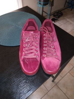 Suade burgundy puma "Clyde" size 10.5