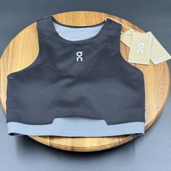 XS On Cloud Running Train 2-in-1 Crop Top Womens Black & Grey Sleeveless Racerback New