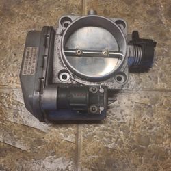Mercedes Benz Throttle Body ,OEM, Came Off a 1998 MERCEDES BENZ AMG,C43, May Fit Other Models,pn Number Shown In Pics, 40.00