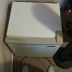 Mini Fridge 