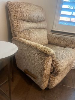 La-Z-Boy Recliner- Moving Must Sell