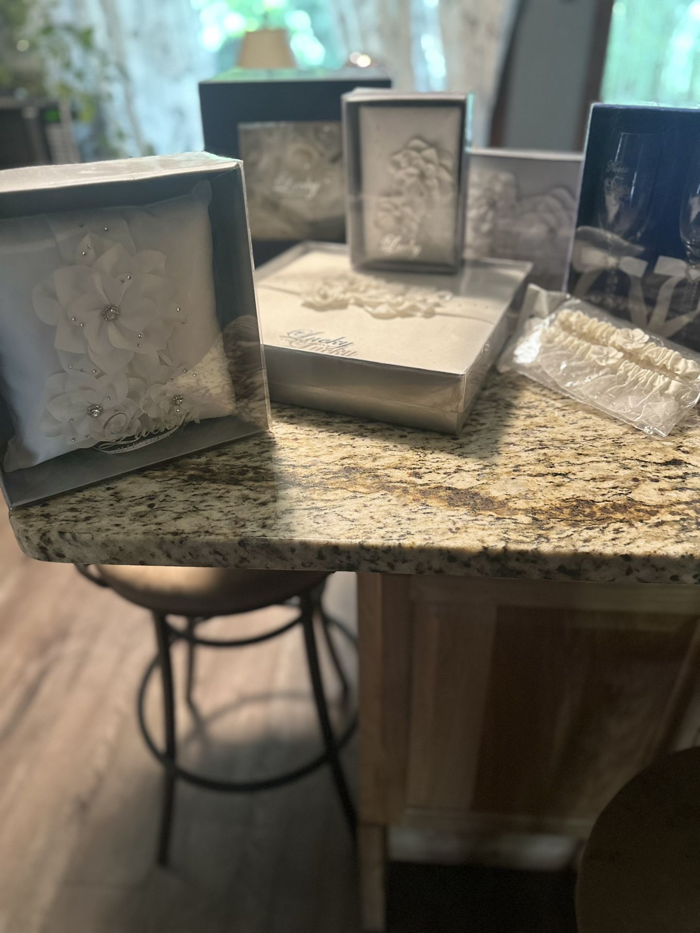 7 Piece Wedding Accessories Set 