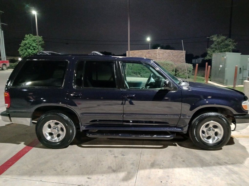 1999 Ford Explorer